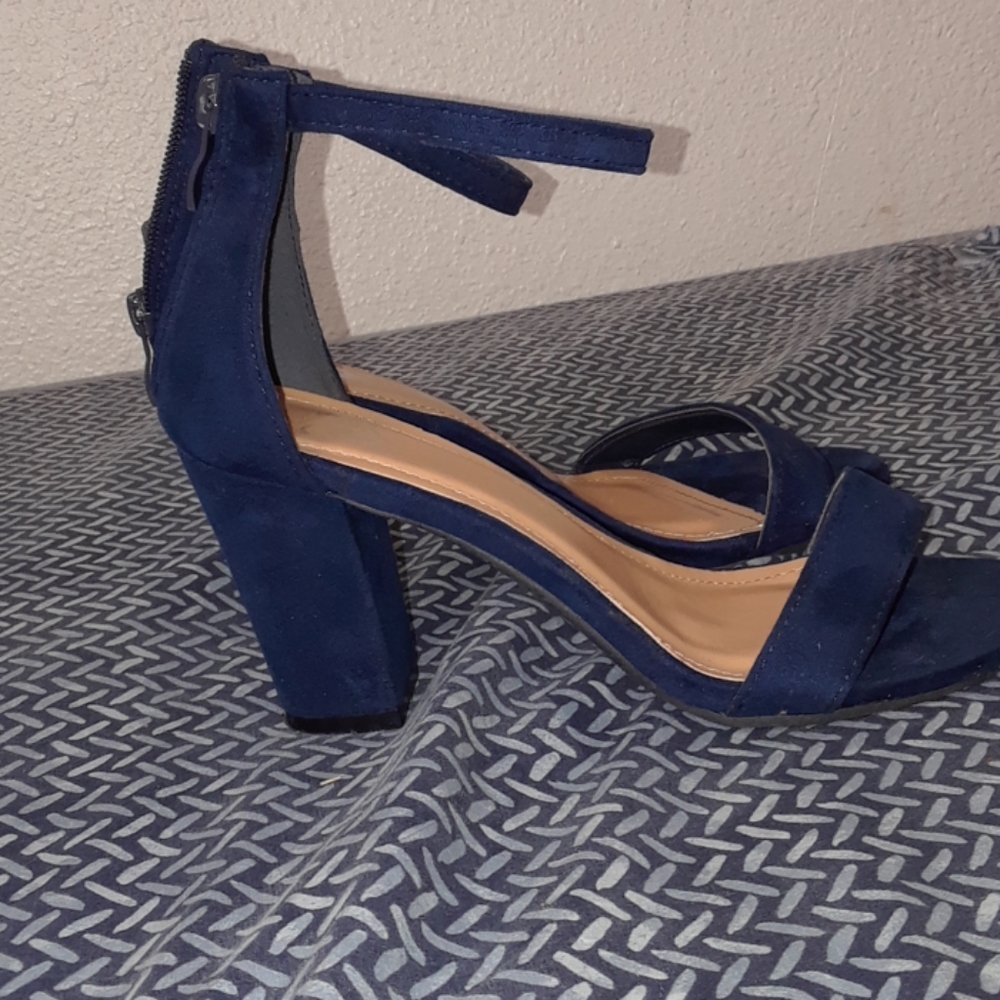 Heels - Picture 2 of 4